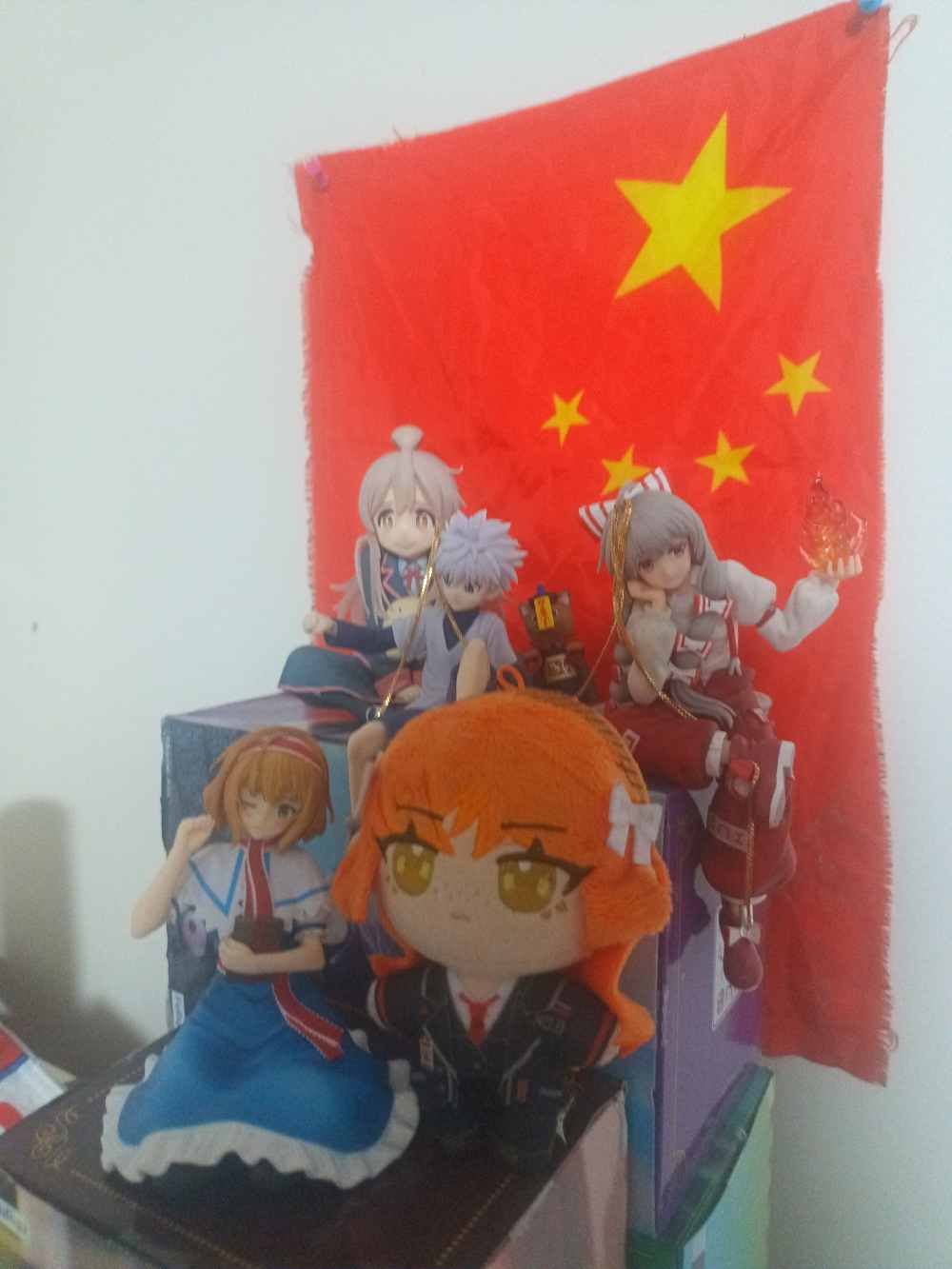 2ollux bedroom wall